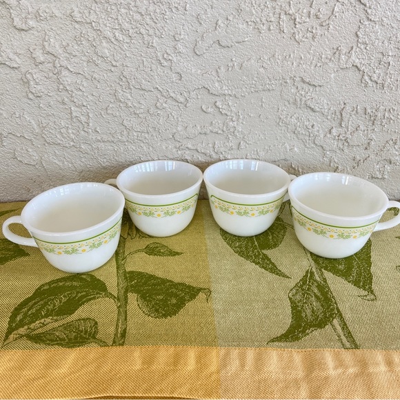 Vintage Pyrex Summer Impressions Cups with Corelle Saucers - 4 Sets - Picture 4 of 13